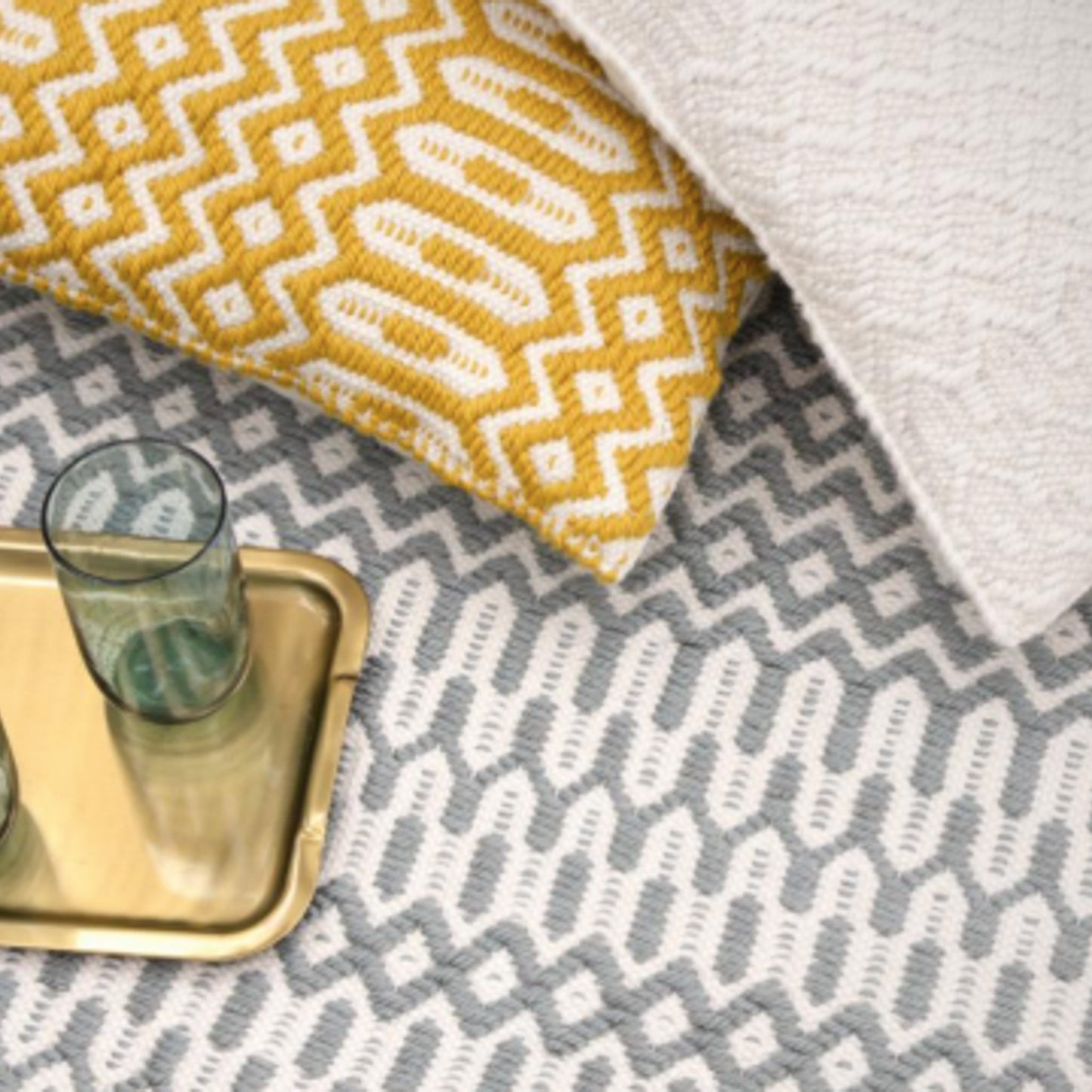 Geo Rug made from recycled bottles BLUE