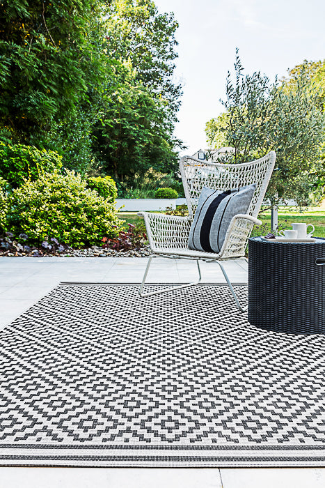 Grey Diamond Patio Rug